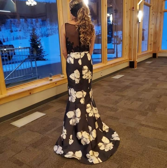 Prom, Grad or Wedding - Picture 2 of 5